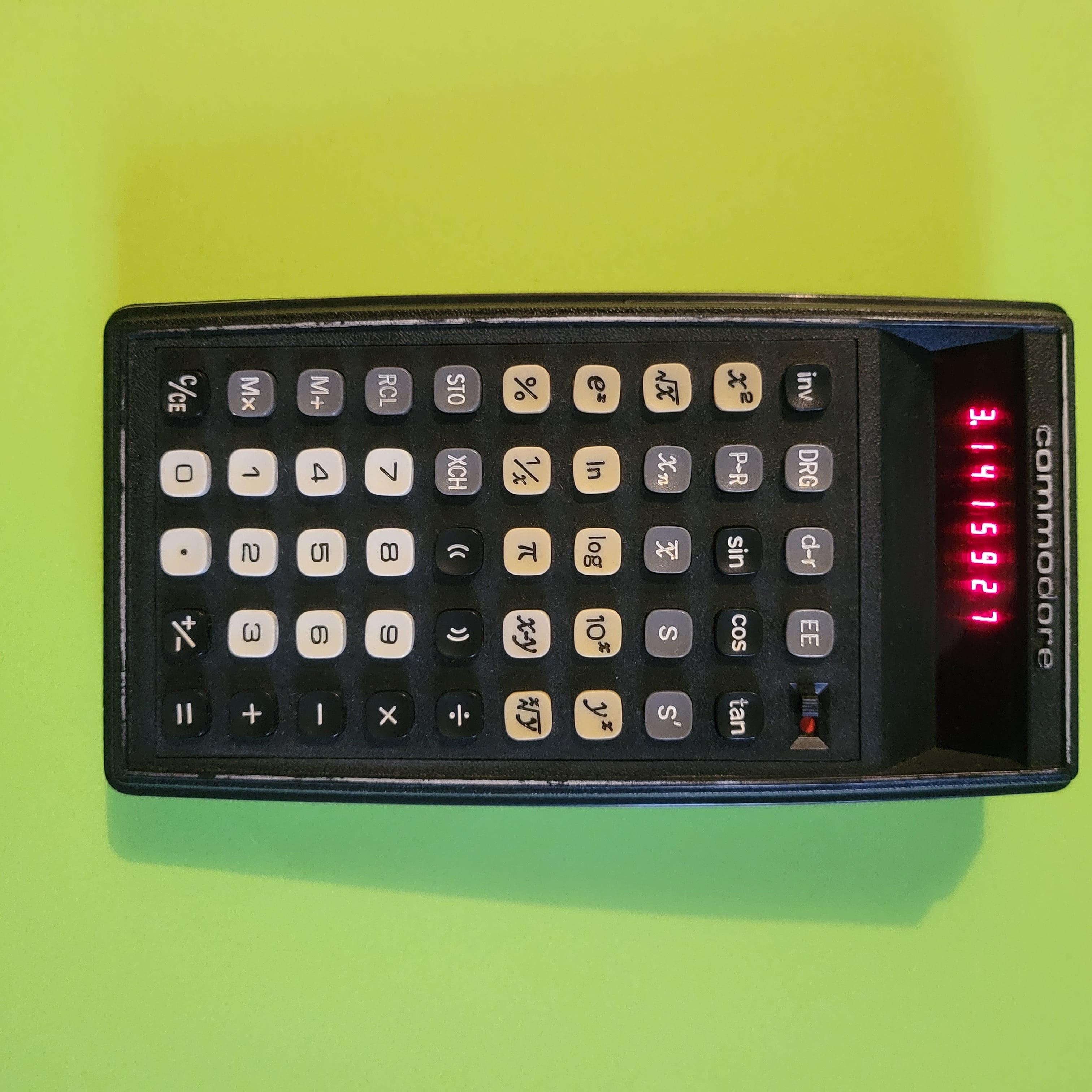 an image of a Commodore SR4912 scientific/engineering calculator